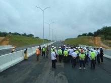 Tol Pekanbaru-Dumai yang saat ini masih dilakukan pengerjaan dan akan tuntas pada tahun 2020 mendatang