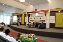 Diskusi mengenai halal center di UIR