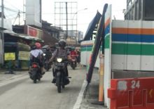 Penyempitan jalan disekitar proyek Instalasi Pengolahan Air Limbah di Pekanbaru (foto/Put)