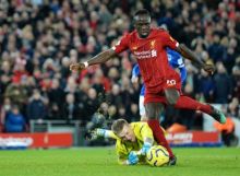 Penyerang sayap Liverpool Sadio Mane sumbangkan dua gol di laga ini