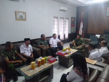 Dalam memersiapkan Hari Bela Negara, Badan Kesatuan Bangsa dan Politik (Kesbangpol) Kabupaten Indragiri Hilir melakukan kunjungan silaturahmi ke Makodim 0314/Inhil (foto/Rgo)