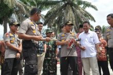 Untuk mengantisipasi terjadinya Karhutla Polres Siak, TNI, Pemkab Siak dan unsur terkait melakukan berbagai persiapan sebagai upaya antisipasi terjadinya Karhutla (foto/lin)