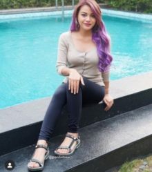 Aurel Hermansyah unggah foto di instagram pakai sendal (foto/int)