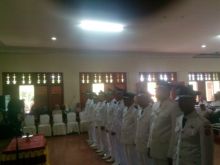 Bupati Kuantan Singingi Drs Mursini, MSi melantik 10 orang Kepala Desa se Kecamatan Kuantan Tengah (foto/Zar)