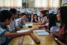 Suasana jam belajar tambahan siswa Sekolah Mutiara Harapan untuk persiapan lomba (foto/ist)