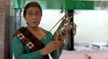 Susi Pudjiastuti saat memaparkan harga Lobster. (R24/int)