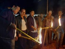 Ketua DPRD Kuansing Andi Putra Layur Lajur Silincah Tobek Kociak (foto/Zar)