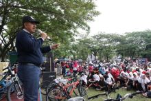 Seribuan pelajar SMP dan SMA padati lapangan tuah serumpun dalam rangka puncak peringatan Hari AIDS Sedunia (foto/Lin)