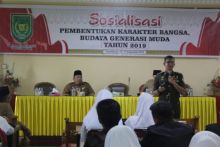 Dandim 0314/Inhil berikan materi Wawasan Kebangsaan (Wasbang) dalam sosialisasi yang ditaja oleh Badan Kesatuan Bangsa dan Politik (Kesbangpol) Inhil (foto/Rgo)