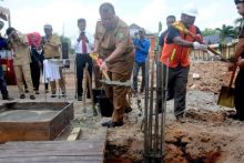 Bupati Indragiri Hulu, Riau, H. Yopi Arianto SE juga dinilai sangat berhasil dalam membangun infrastruktur bidang kesehatan. Hal itu dapat dilihat dengan mata telanjang, salah satunya adalah pembangunan gedung RSUD (Rumah Sakit Umum Daerah) Indrasari Rengat (foto/ist)