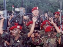 Menhan Prabowo Subianto saat bersama prajurit Kopassus (foto/int)