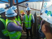 Sigit Yuwono bersama anggota DPRD Kota Pekanbaru saat melakukan sidak di Proyek IPAL. (R24/put)