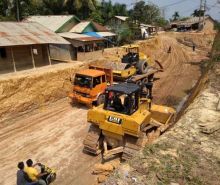 Penampakan pengerjaan Jalan Badak, (R24/put)