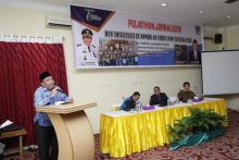 Forum Solidaritas Wartawan (Foswar) Kabupaten Rokan hulu (Rohul) melaksanakan pelatihan jurnalistik kepada tokoh pemuda 16 kecamatan dan sosialisasikan UU no 40 tahun 1999 tentang pers di Hotel Sapadia Desa Pematang Berangan Kecamatan Rambah Kabupaten Rokan Hulu (foto/ibl)