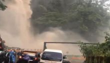 Air terjun Lembah Anai yang meluap setelah kawasan itu diguyur hujan. Foto: int 