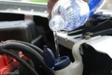 Jangan Pernah Mengisi Air Pada Wiper Dengan Campuran Ini, Bisa Merusak Mobil Lho...
