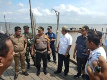 Bupati Siak Alfedri didampingi unsur Forkopimda Siak,  Asisten Pemkesra Setda Kabupaten Siak serta sejumlah pimpinan OPD meninjau pengamanan perayaan natal di sejumlah gereja di kecamatan Dayun, Lubuk Dalam dan Koto Gasib (foto/int)