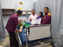 Suasana di ruang khitanan Massal di RS Syafira yang bekerjasama dengan Wakil Ketua DPRD Pekanbaru, Tengku Azwendy Fajri. (R24/put)