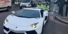Malu Karena Mobil Lamborghininya Mogok, Pria Ini Tak Berani Turun Dari Mobil