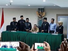 Ketuk Palu Sidang,  Gubernur Resmikan Kantor Baru Komisi Informasi
