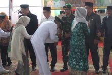 Ketua DPRD Kabupaten Indragiri Hilir (Inhil), DR Ferryandi mewakili semua anggota mengucapkan selamat atas pelantikan 45 Kepala Desa oleh Bupati Inhil, HM Wardan (foto/int)
