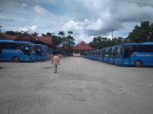 Tampak Bus TMP terparkir tidak beroperasi. (R24/put)