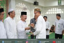 Rektor UIR Lepas 12 Pegawai Berangkat Umroh