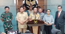Empat pernyataan sikap itu dibacakan Menlu Retno Marsudi di hadapan wartawan