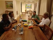 Ketua DPD PAN Kabupaten Indragiri Hulu (Inhu), Rudy Hartono bersama Ketua DPD Perindo Inhu, Arifuddin Ahalik menemui Ketua DPD II Golkar Inhu, H. Yopi Arianto (foto/Rou)