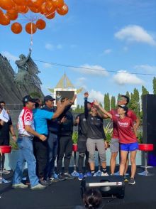 Bupati Siak Alfedri di dampingi Kapolda Riau Irjen Pol Agung Setya Imam Effendi me launching Sumatera Jungle Run 2020 (foto/lin)