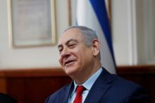 Perdana Menteri Benjamin Netanyahu tersenyum setelah keseleo lidah dengan menyebut Israel negara kekuatan nuklir. Foto: int 