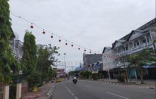 Warga masyarakat Tionghoa di Kabupaten Bengkalis sudah mulai sibuk melakukan pemasangan lampu lampion (foto/Hari)