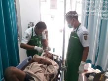 Salah seorang warga Kelurahan Sungai Jering Kecamatan Kuantan Tengah, Kabupaten Kuantan Singingi Provinsi Riau, berinisial Bayan (46) dengan pekerjaan Wiraswasta, menjadi korban penganiayaan oleh Orang Tidak dikenal (foto/Zar)