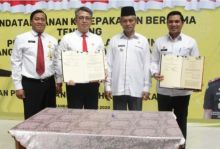 Momen saat Kepala Bapenda dan Kejari Pekanbaru menandatangani Perjanjian Kerjasama (R24/put)
