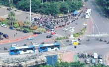 Foto pendemo kontra dengan Anies Baswedan yang diunggah Jonru Ginting di akun Instagramnya.