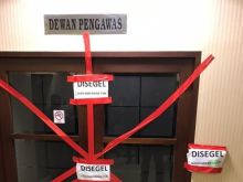 Begini penampakan ruang kerja Dewan Pengawas TVRI yang disegel karyawan. Foto: int 