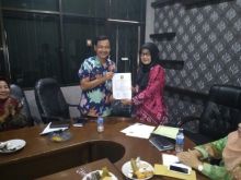 Sebanyak 5 pejabat Administrator atau eselon tiga disusul pejabat Pengawas atau eselon empat di lingkungan Dinas Sosial (Dinsos) Kabupaten Bengkalis lakukan hal penandatanganan dokumen (foto/int)