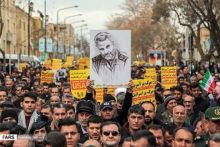 Ribuan masyarakat Iran turun ke jalan untuk memakamkan kematian Jendral Soleimani (net) 