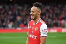 Penyerang Arsenal Aubameyang dikaitkan dengan Barcelona dan cocok untuk gantikan peran Suarez (foto/int)