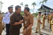 Sekretaris Daerah Kabupaten Siak T. S Hamzah memimpin pelaksanaan Apel Pagi Bersama di lingkungan Pemerintah Kabupaten Siak (foto/lin)