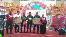 Peserta sonor darah mendapat hadiah doorprize