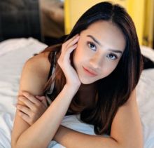 Selebgram Anya Geraldine unggah foto rebahan di atas kasur (foto/int)