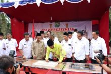 Bupati Siak Alfedri, meresmikan secara langsung Pasar Talang Bosa, yang berada di Kampung Belutu, Kecamatan Kandis (foto/Lin)