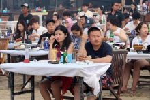 Turis China bersantai di Bali/ilustrasi/net