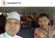 Ustadz Das'ad Latif satu mobil dengan Kapolri Idham Azis (foto/int)