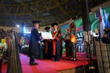 Nurhakim mendapatkan apresiasi dari Rektor UIR