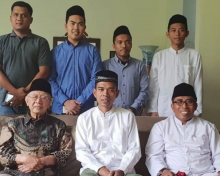 Momen Ustaz Abdul Somad saat duduk bersama Gus Sholah (Foto: Instagram Ustaz Abdul Somad