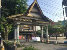 Gapura Kantor Camat Tampan ditutup karena ada perbaikan (R24/put)