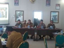 Bupati Inhu, Kapolres serta OPD terkait melaksanakan Rapat Pencegahan Kebakaran Hutan dan Lahan (foto/Rou)