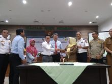 Penandatanganan kesepakatan tagihan PJU Kota Pekanbaru di Kajari Kota Pekanbaru. (R24/put)